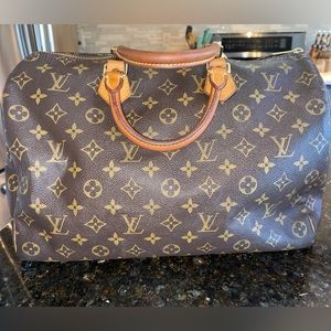 Authentic - Louis Vuitton Speedy 35 Vintage Handbag w/lock and key